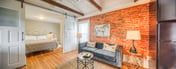 Belmont Farmhouse: Elegant Apartment