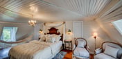 Belmont Farmhouse: Fairytale Loft