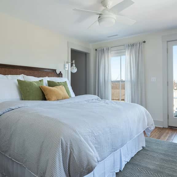 Belmont House: Service Station Apartment - Image 1